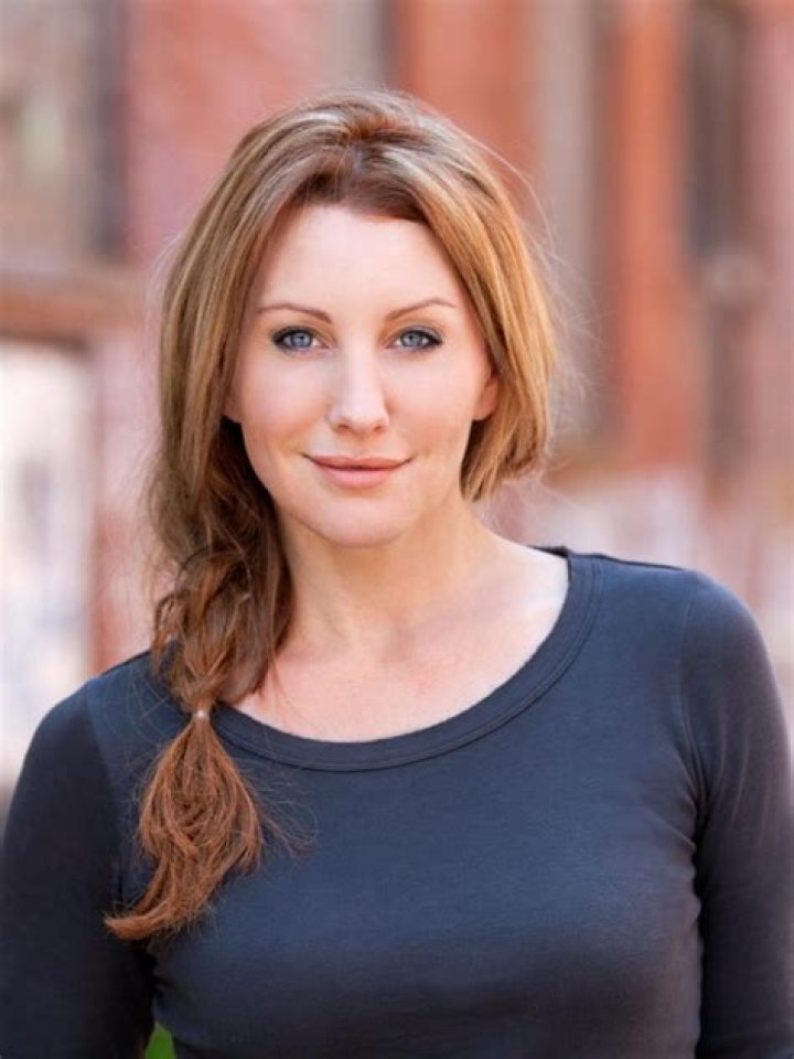 Amy Matthews (contractor) wiki, bio, net worth, marriage, kids, physical traits & more facts.