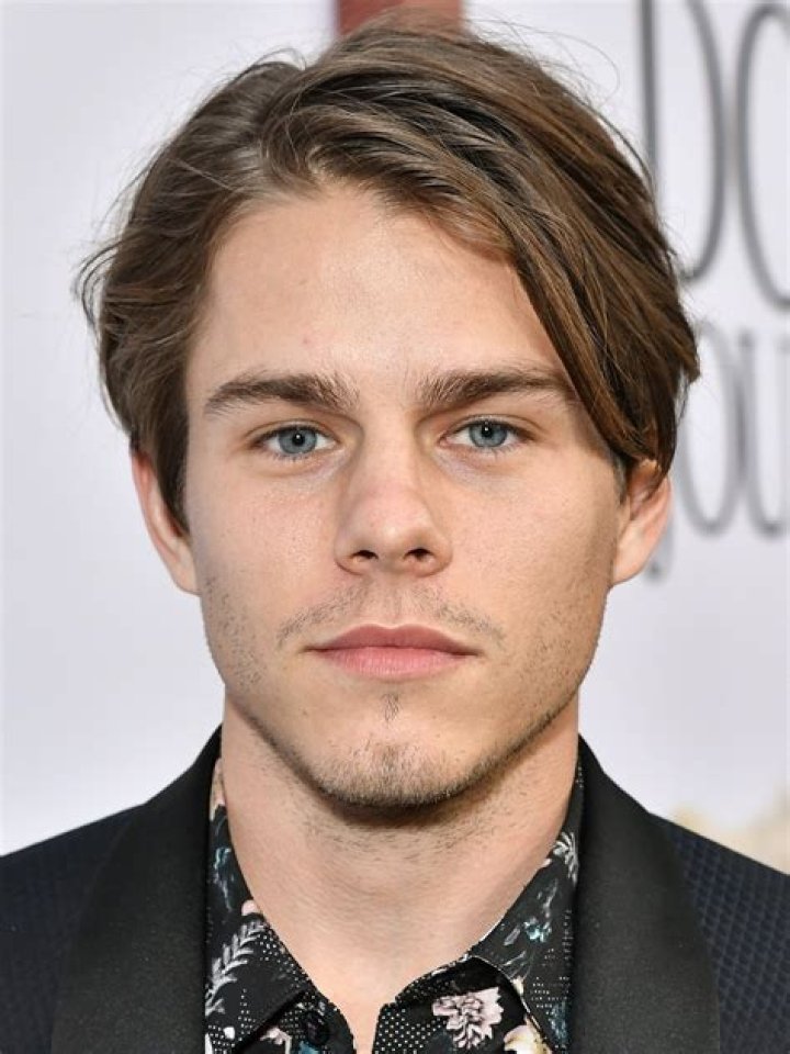 Jake Manley Age, Height, Wife, Parents, Net Worth