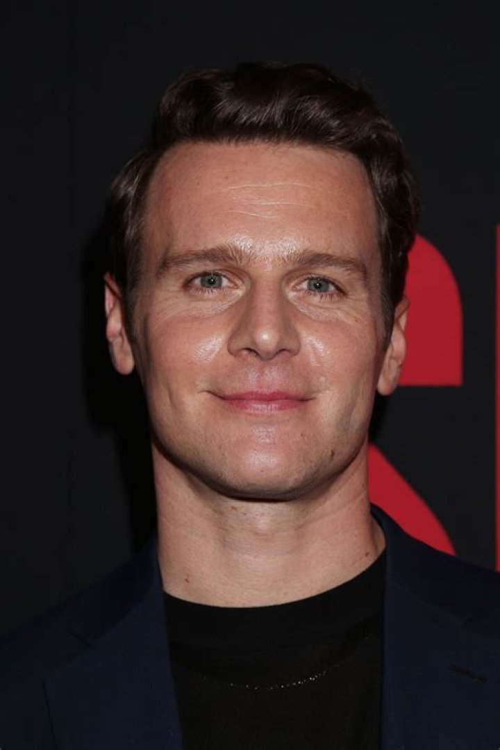 Jonathan Groff Age, Height, Net Worth, Bio, Partner