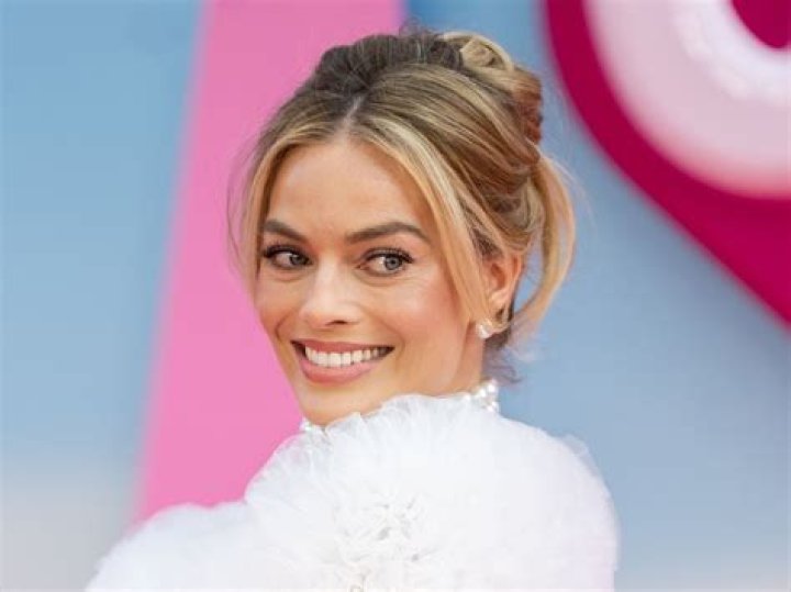 Margot Robbie’s Plastic Surgery (Nose Job), Age, Wiki, Bio, Wiki & More